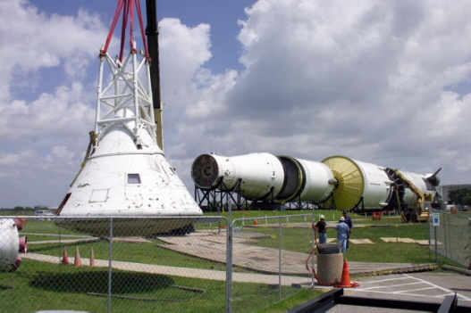 Az Apollo-18 renoválása. Leszerelik a parancsnoki egységet
(2006).